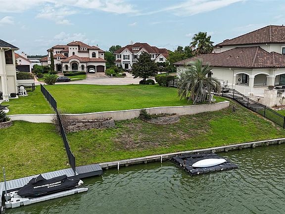 4th image of 2910 N Island Drive