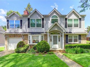 35 Primrose Dr, New Hyde Park, NY 11040