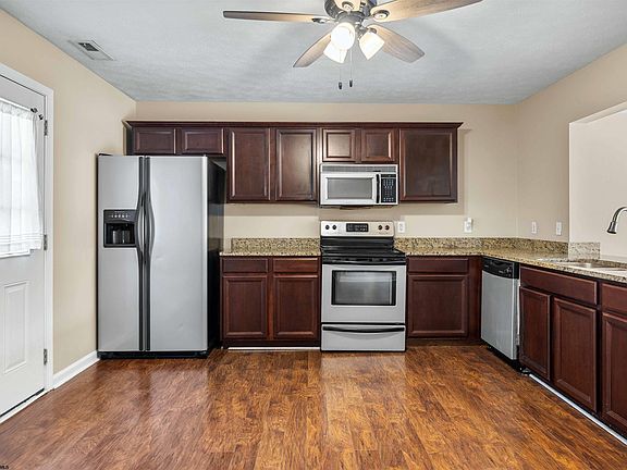 3rd image of 5 Tall Grass Ln