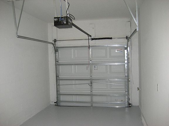 4th image of 10999 Savannah Landing Cir