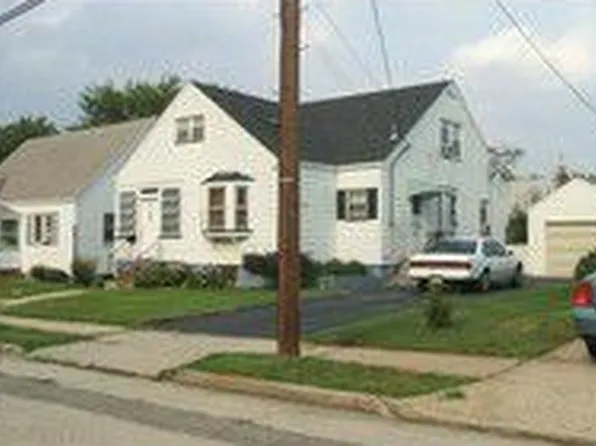 9 Beechwood Pl, North Brunswick, NJ 08902