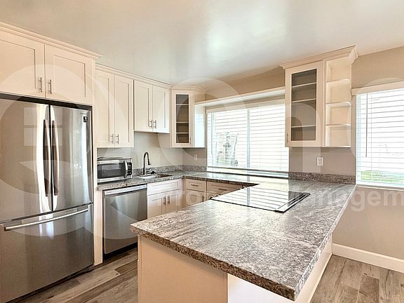 4th image of 1037 E Southshore Dr #2