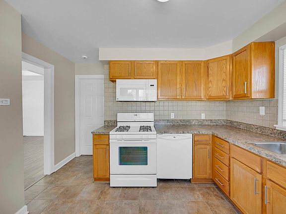 4th image of 3161 W Park Lane Dr