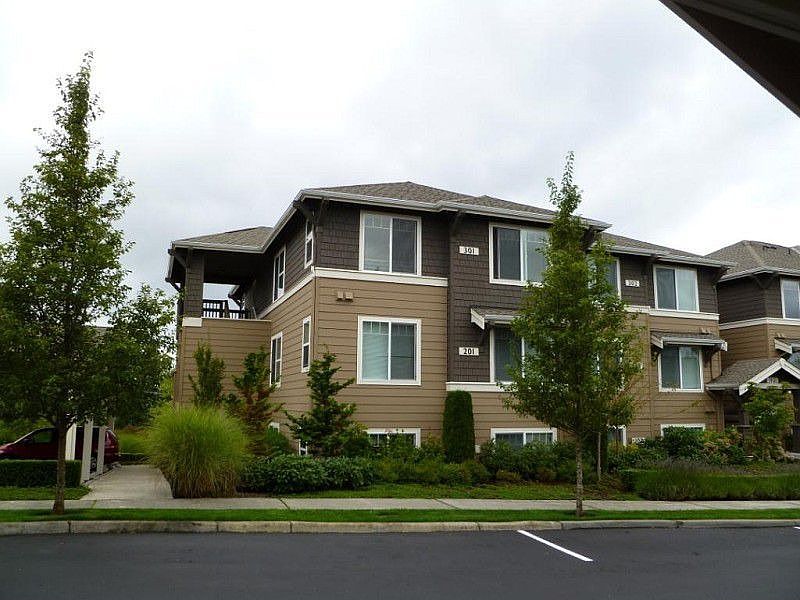 1st image of 1957 23rd Pl NE APT 301