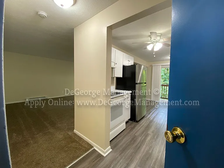 Woodside Court Apartments — Photo 16