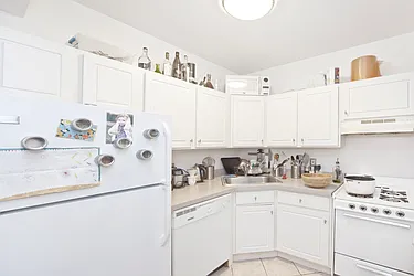 Rented by R New York