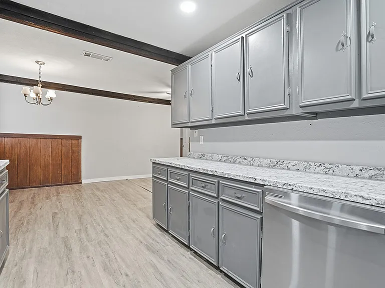 1412 Chase Ave — Photo 7