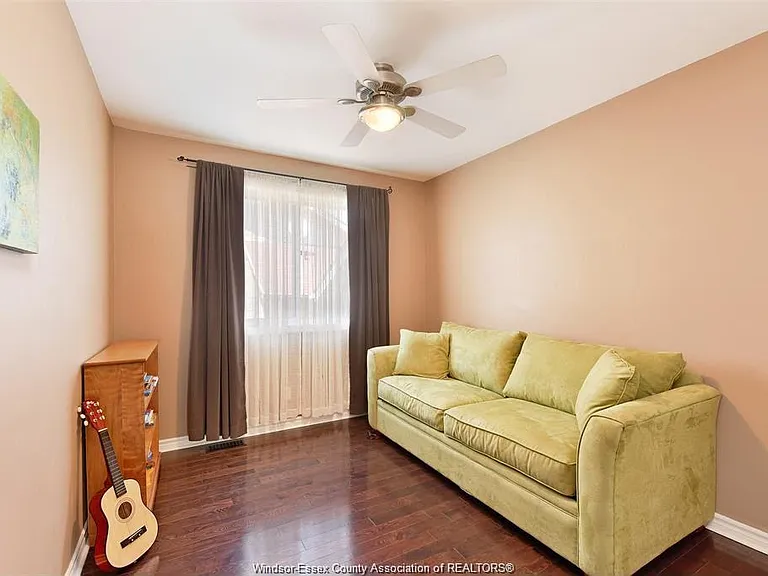 2327 Norcrest Ave — Photo 5