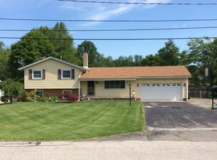 1542 Elmwood Dr, Ashtabula, OH 44004
