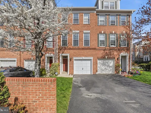 3605 12th St S, Arlington, VA 22204