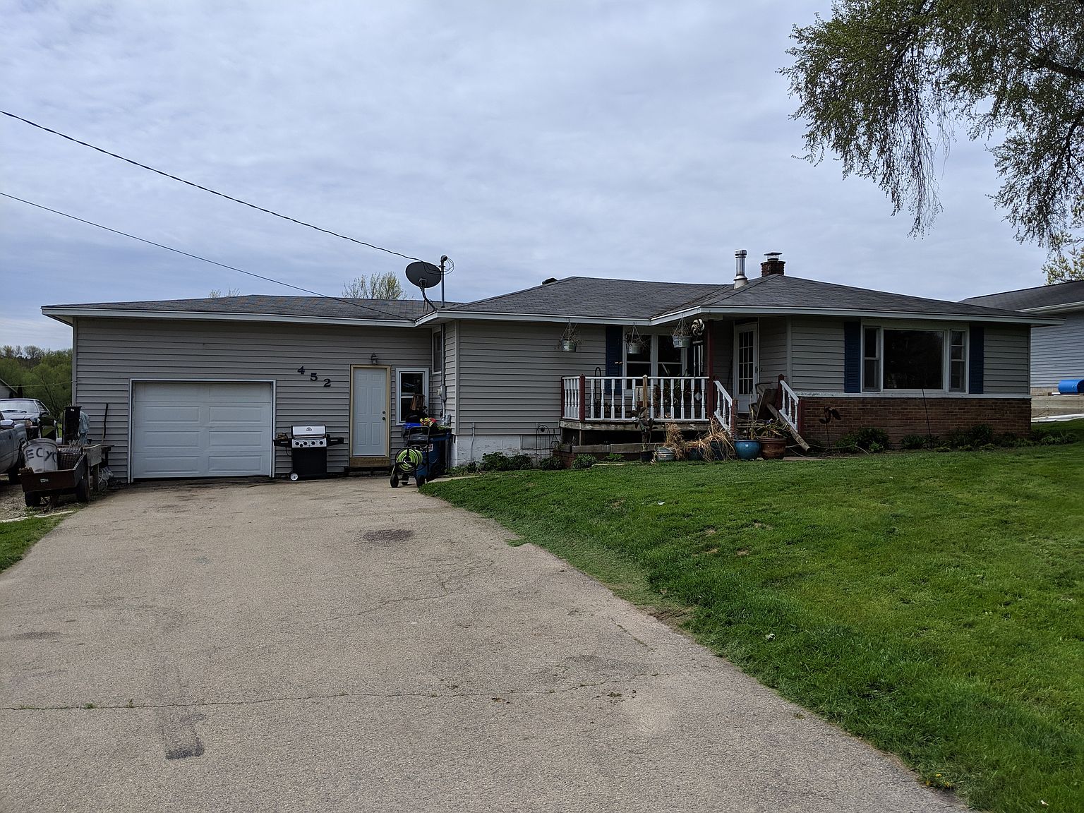 452 E Main St, Hortonville, WI 54944 Zillow