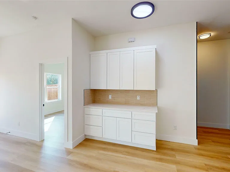 4416 Fatima Dr — Photo 10