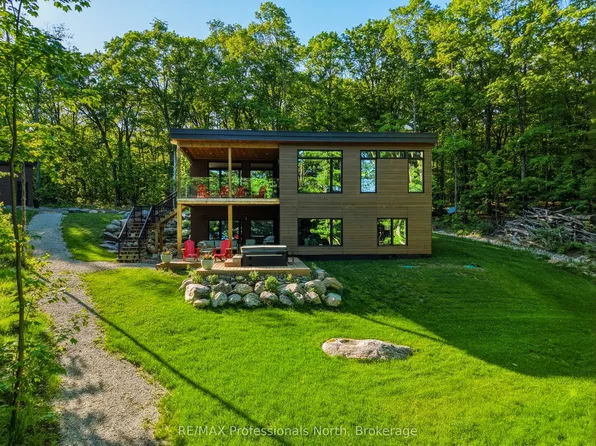 1011 Old Cottage Rd, Bracebridge, ON P1L 1X3