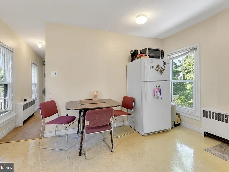 350 Green Ln #2R — Photo 8