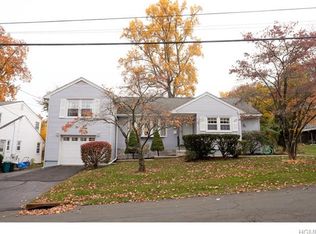 23 Barnes Dr, Garnerville, NY 10923