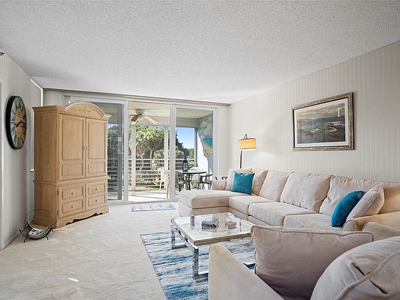 5th image of 3510 Oaks Way #307