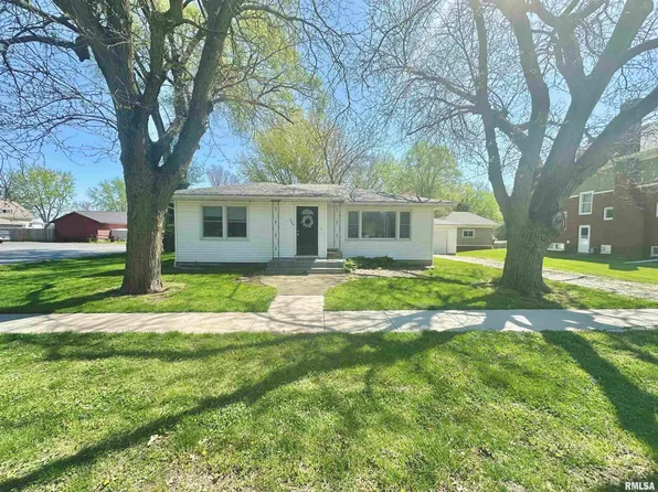 204 N Depot St, Altona, IL 61414