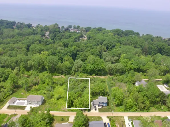 80 Pershing St, South Haven, MI 49090