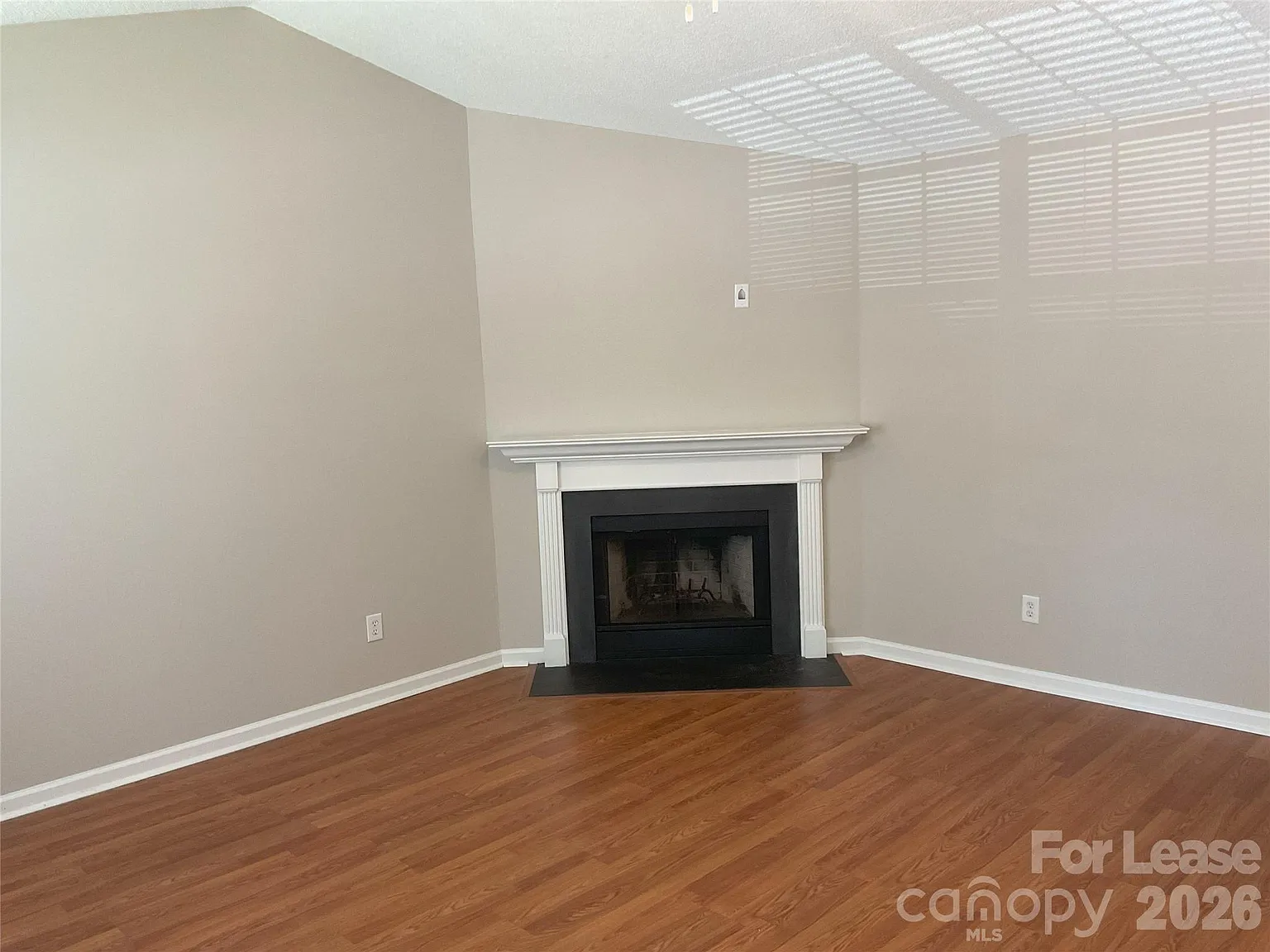 2 bed, 2.0 bath, 1092 sqft, $1,695 — Photo 2