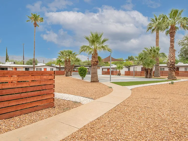 2198 Country Club — Photo 36