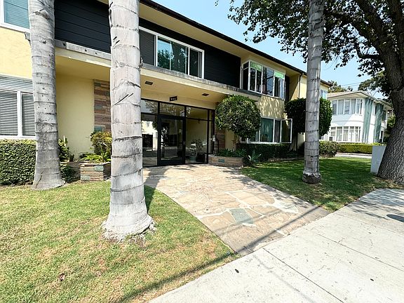 2nd image of 905 N Sweetzer Ave APT 4