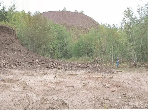 W Water St, Negaunee, MI 49866