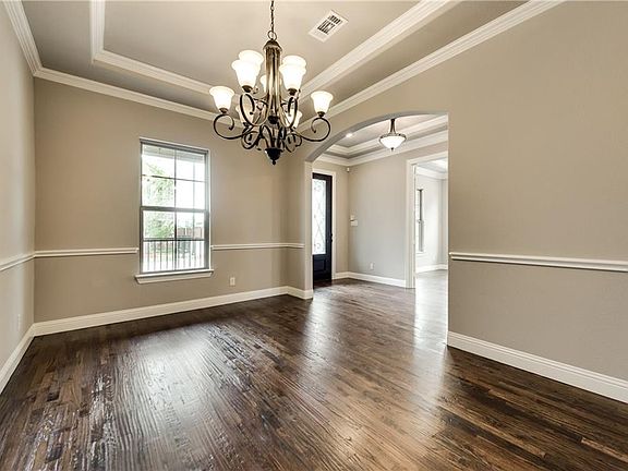 5th image of 4413 Broadway Ave
