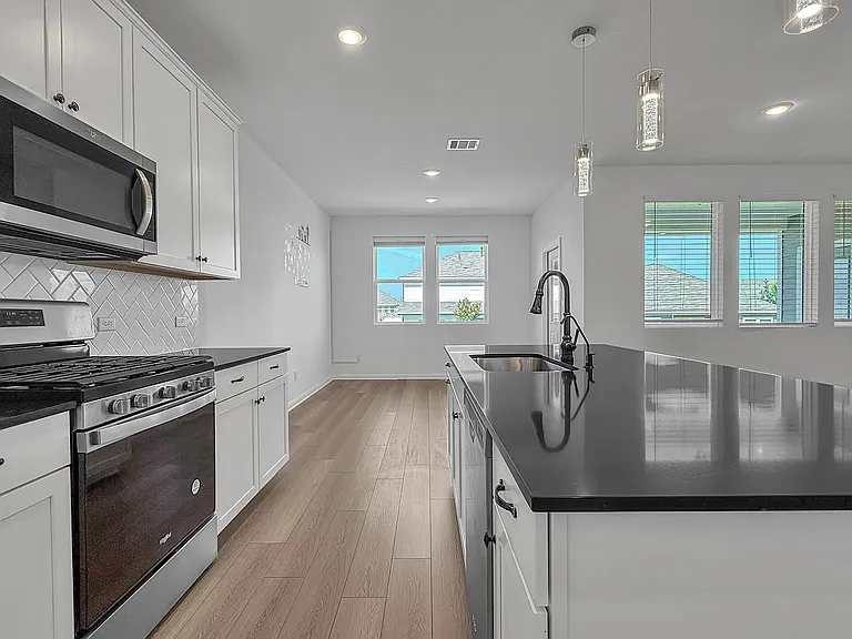 2608 Emerson Trl — Photo 6