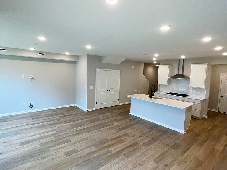 9745 Oleander Dr — Photo 7