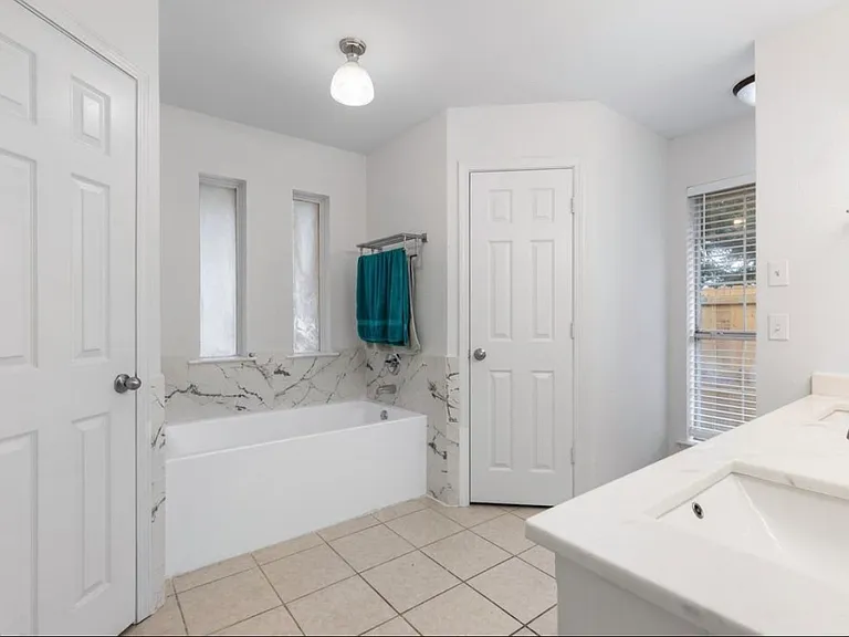 1132 Kensington Ct — Photo 12