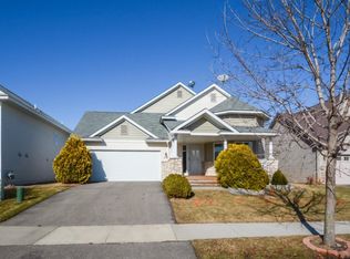 715 7th St, Chaska, MN 55318