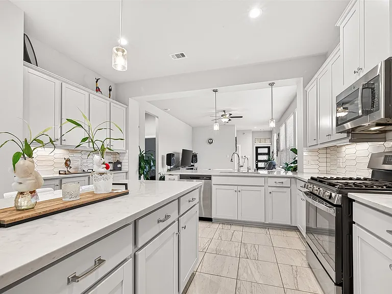 305 Rise Ln — Photo 16