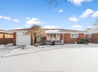 26 Lutsch Ave, Leamington, ON N8H 4C1