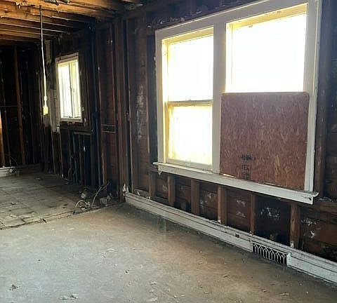 5th image of 2037 Delaware St