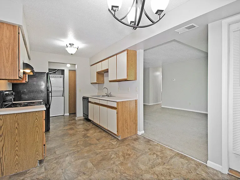 Woodland Valley Apartments — Photo 10