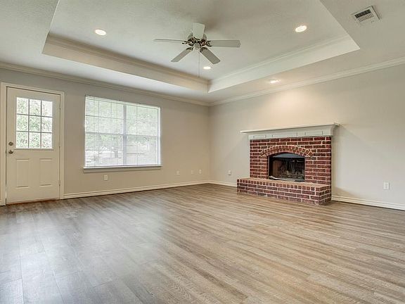 2nd image of 206 Linda Ln