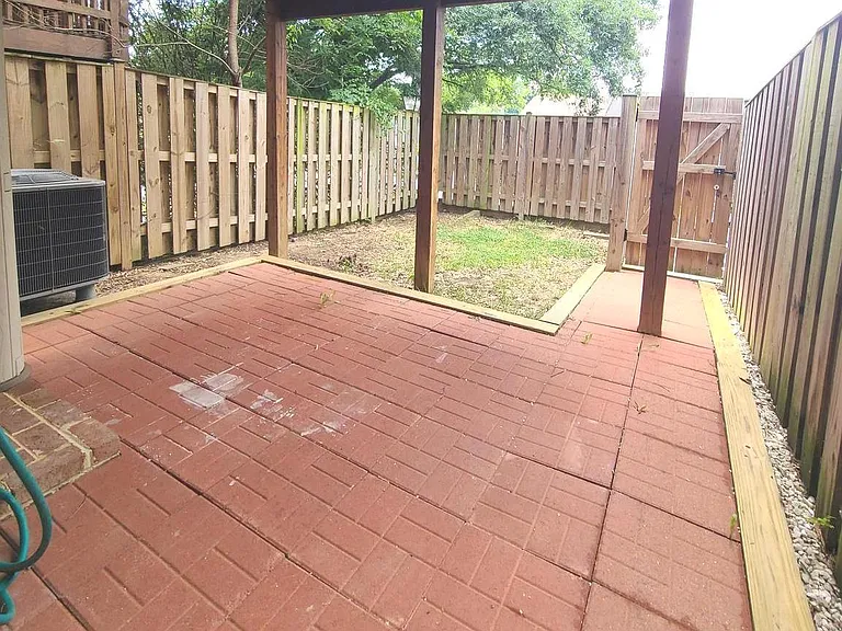 2037 S Glebe Rd — Photo 27