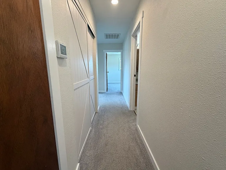 209 Goldcrest St — Photo 9