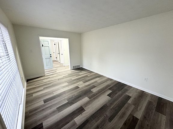 3rd image of 2081 Hampton Hill Dr