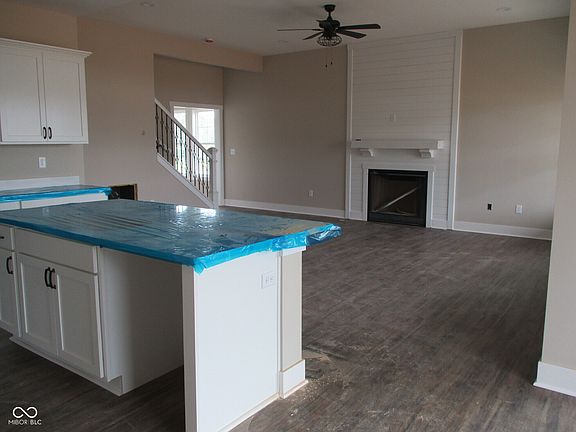 3rd image of 1426 Redwood Dr