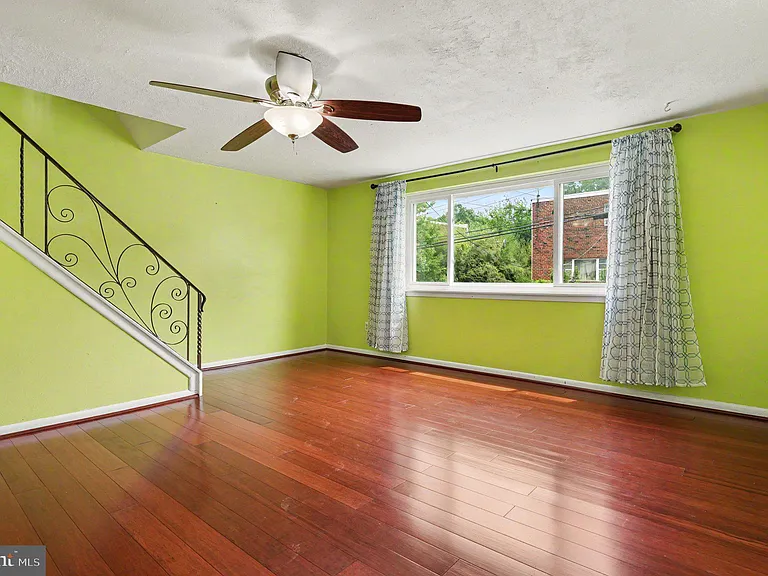 653 Franklin St — Photo 6