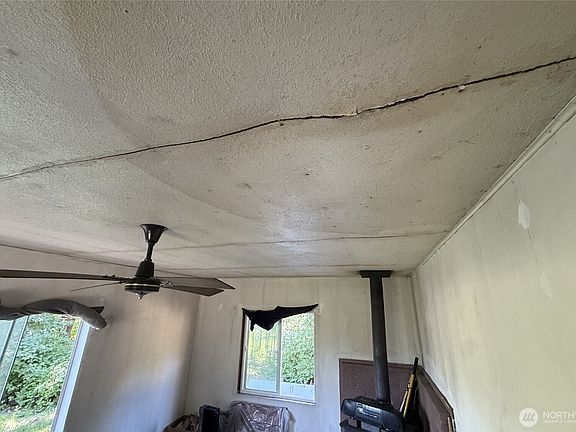 3rd image of 20 E Tampico Park Road