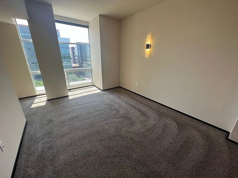Galaxie High Rise Apartments — Photo 133