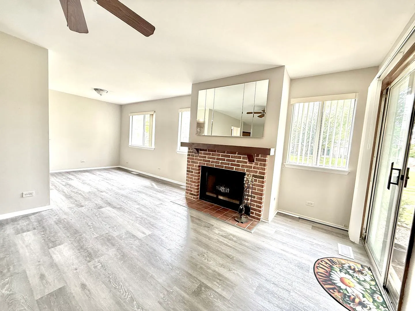 2 bed, 1206 sqft, $2,400 — Photo 3
