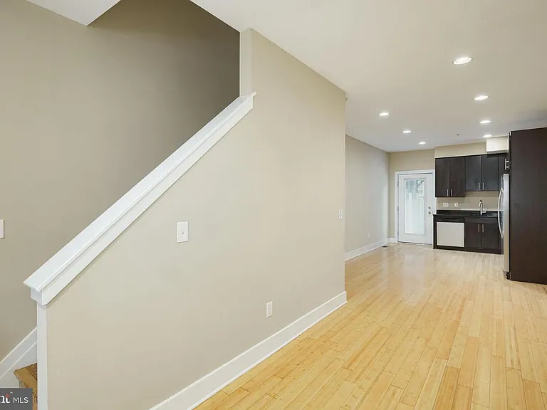 2544 Montrose St — Photo 3