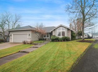 2412 Meadowcreek Dr, Medford, OR 97504