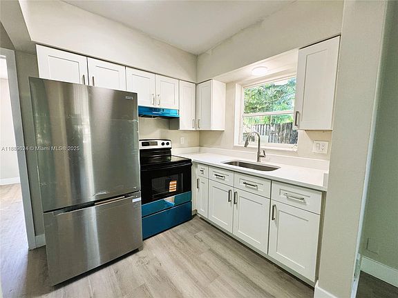 3rd image of 4317 NE 21st Ave APT 4