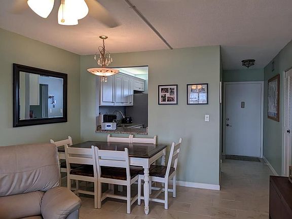5th image of 2615 Garden Dr S APT 303