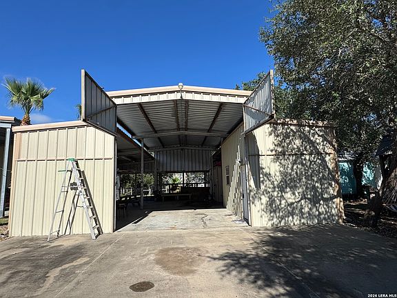 2nd image of 604 Steart St