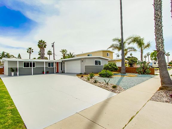 Drought-tolerant plantings and mid-century modern styling